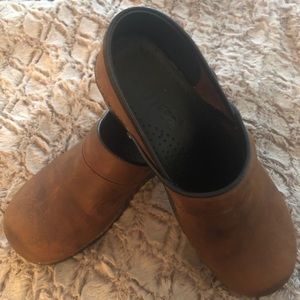 Sanita brown leather clogs size 40
